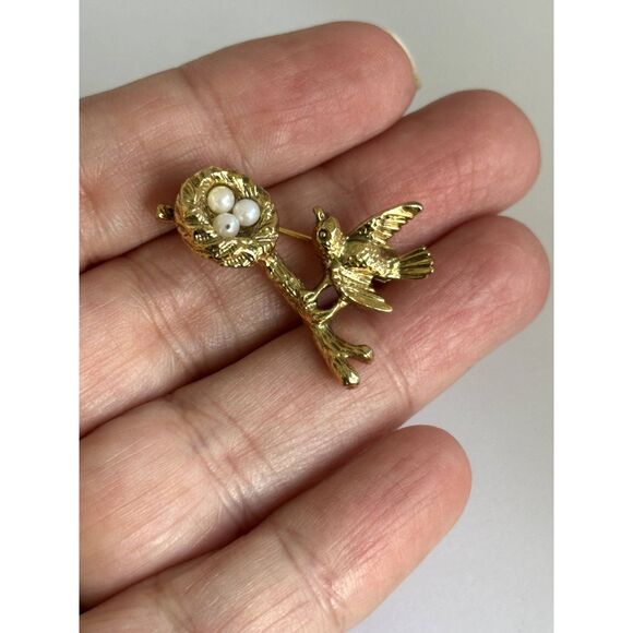 Bird on Branch with Nest Brooch Gold Tone Faux Pearl Eggs Pin - Picture 5 of 5